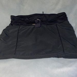 Size 6 Lululemon skirt!!